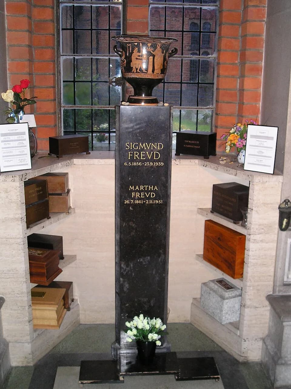 Anna Freud - Grabstätte der Familie Freud im Ernest George Columbarium des Golders Green Crematorium