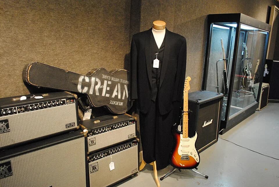 Gianni Versace - Gianni Versace designed Stage Suit. 9 Mar 2011 13:00 EST New York, The Eric Clapton sale of Guitars and Amps in aid of the Crossroads Centre. Bonhams.
A 1983/84 Fender Stratocaster El