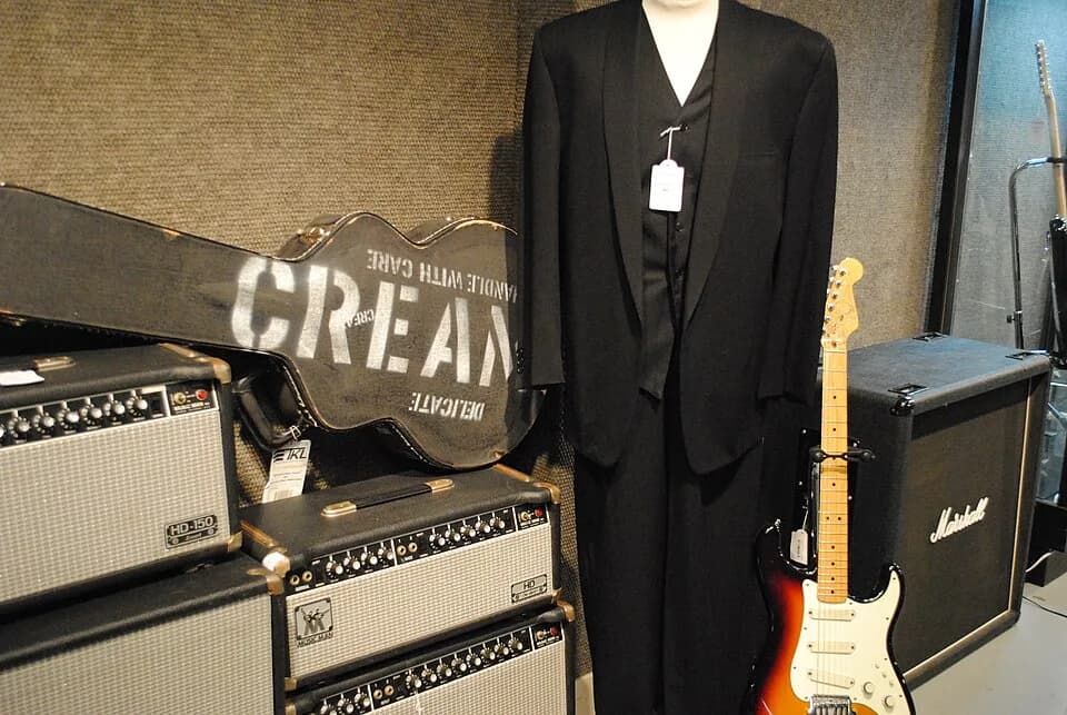 Gianni Versace - Gianni Versace designed Stage Suit. 9 Mar 2011 13:00 EST New York, The Eric Clapton sale of Guitars and Amps in aid of the Crossroads Centre. Bonhams.
A 1983/84 Fender Stratocaster El