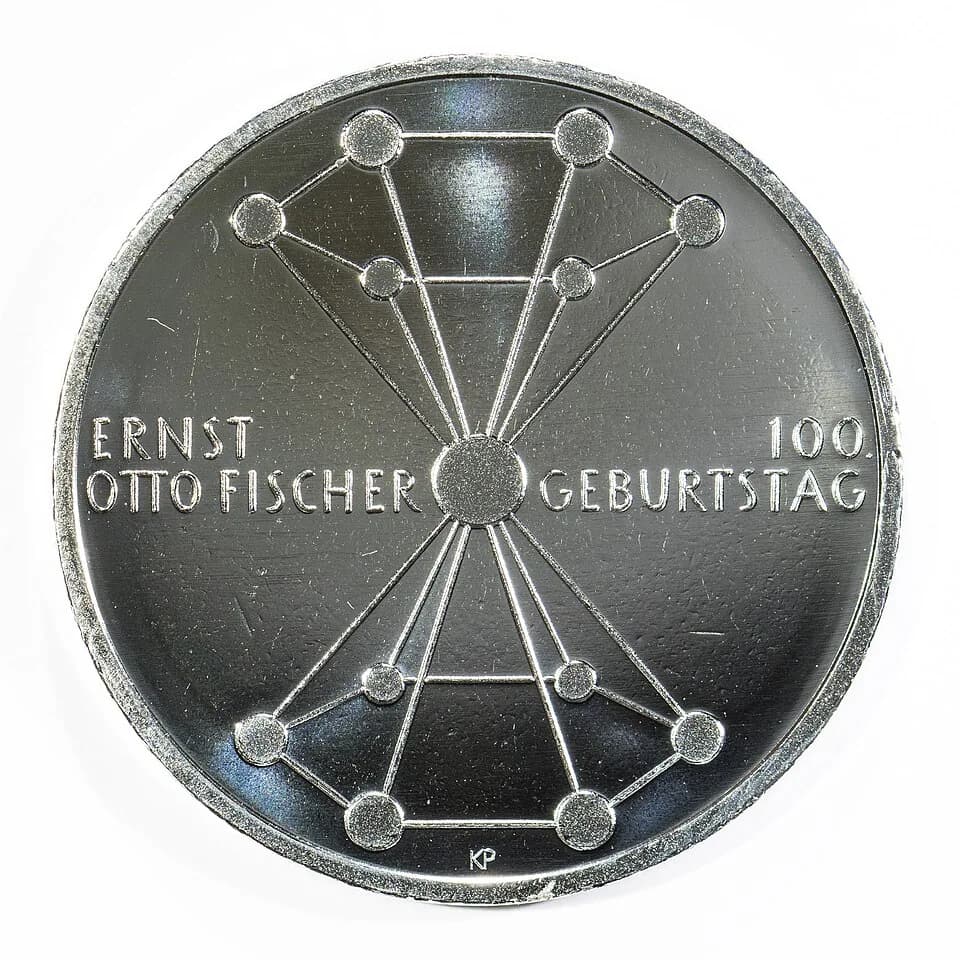 Ernst Otto Fischer - Bildseite der von der Bundesrepublik Deutschland anlässlich des 100. Geburtstages Enst Otto Fischers am 11. Oktober 2018 ausgegebenen Gedenkmünze.