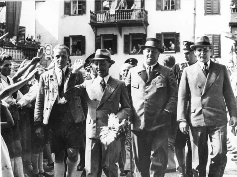 Emil Jannings - For documentary purposes the German Federal Archive often retained the original image captions, which may be erroneous, biased, obsolete or politically extreme. St. Wolfgang, Joseph Go