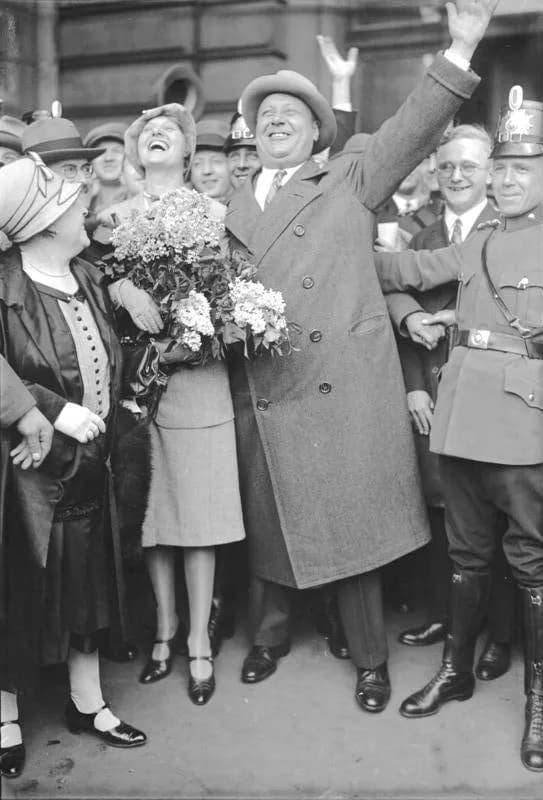 Emil Jannings - For documentary purposes the German Federal Archive often retained the original image captions, which may be erroneous, biased, obsolete or politically extreme. Die Ankunft des grösste