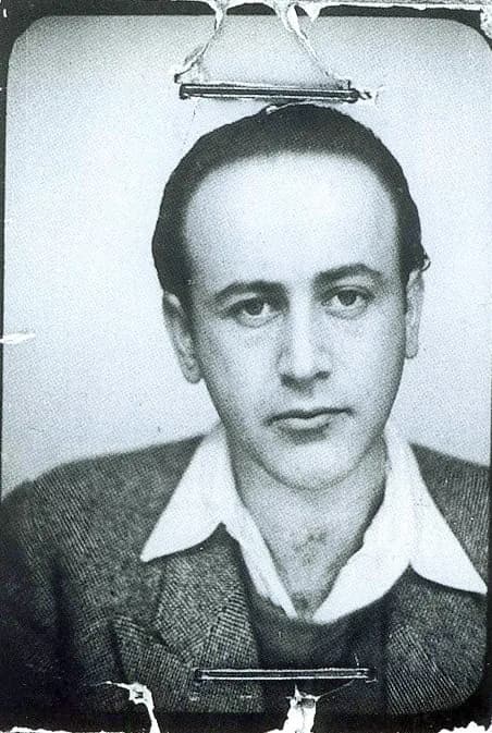 Paul Celan - Der Dichter Paul Celan auf einem Passphoto aus dem Jahre 1938, als er erste uebersetzerische Versuche machte.