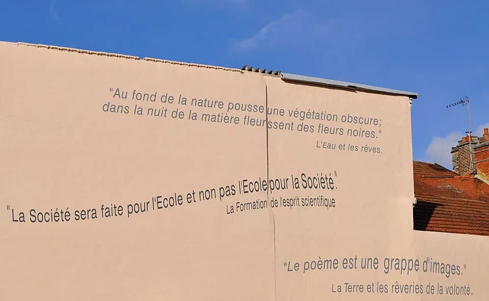 Gaston Bachelard - Façade peinte en hommage à Gaston Bachelard.