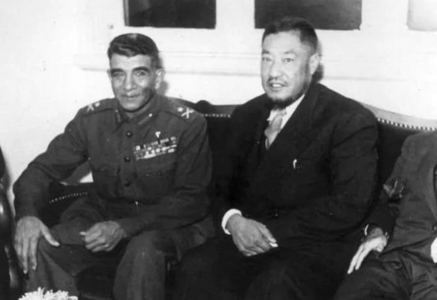 Mohamed Naguib - Republic of China Chinese muslim General Ma Bufang meets Egyptian general Muhammad Naguib.