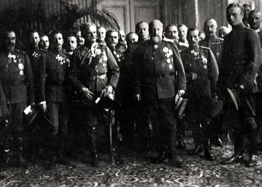 Ferdinand I of Bulgaria - August von Mackensen and tsar Ferdinand of Bulgaria in Sofia (1916), during WWI
