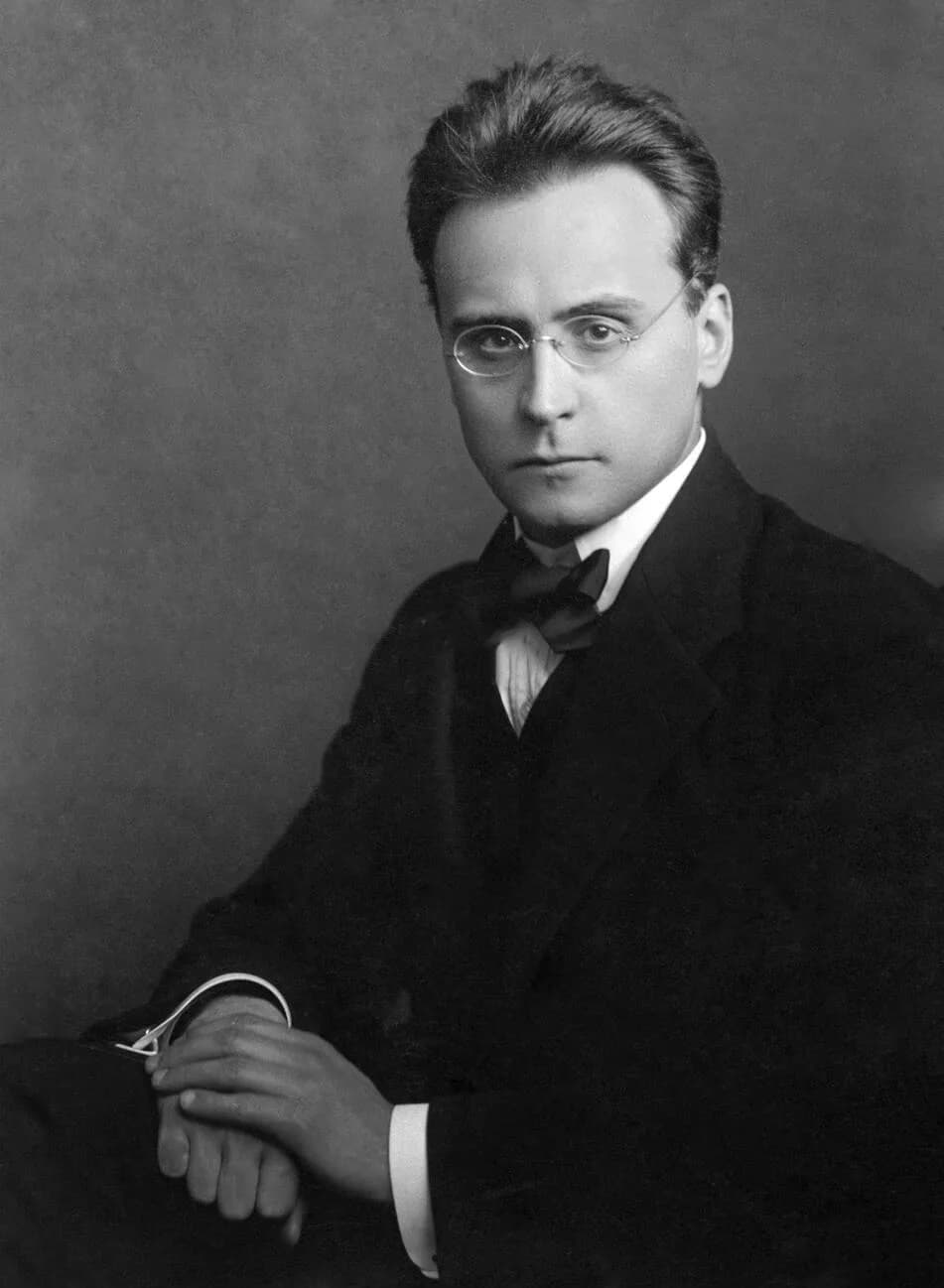 Anton Webern - Anton Webern in Stettin, October 1912.jpg