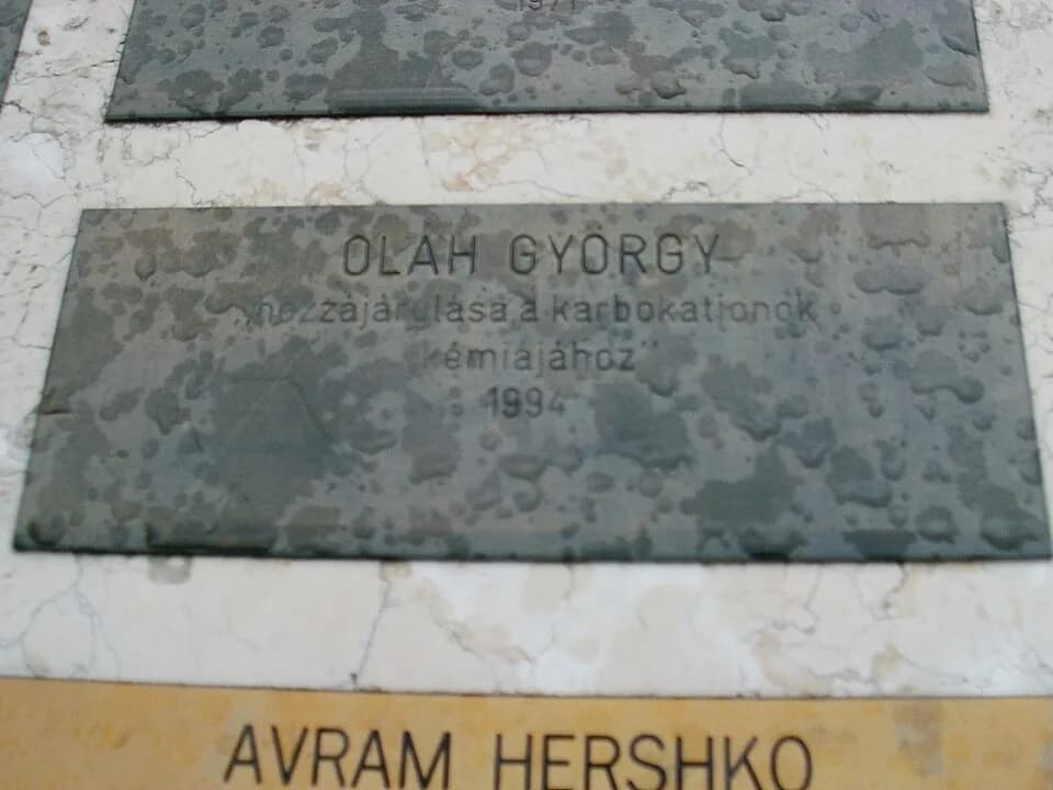 George Andrew Olah - Oláh György kémikus emléktáblája Egerben