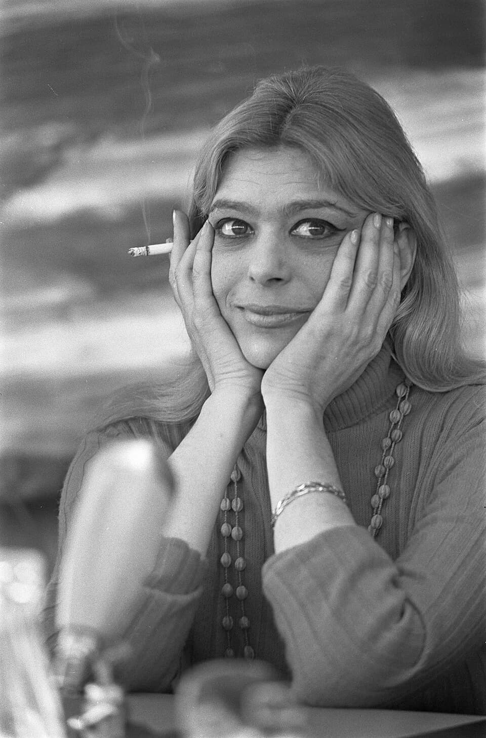 Melina Mercouri - Collectie / Archief : Fotocollectie Anefo
Reportage / Serie : [ onbekend ]
Beschrijving : Aankomst Melina Mercouri . Melina Mercouri
Datum : 14 mei 1968
Trefwoorden : aankomsten
Pers
