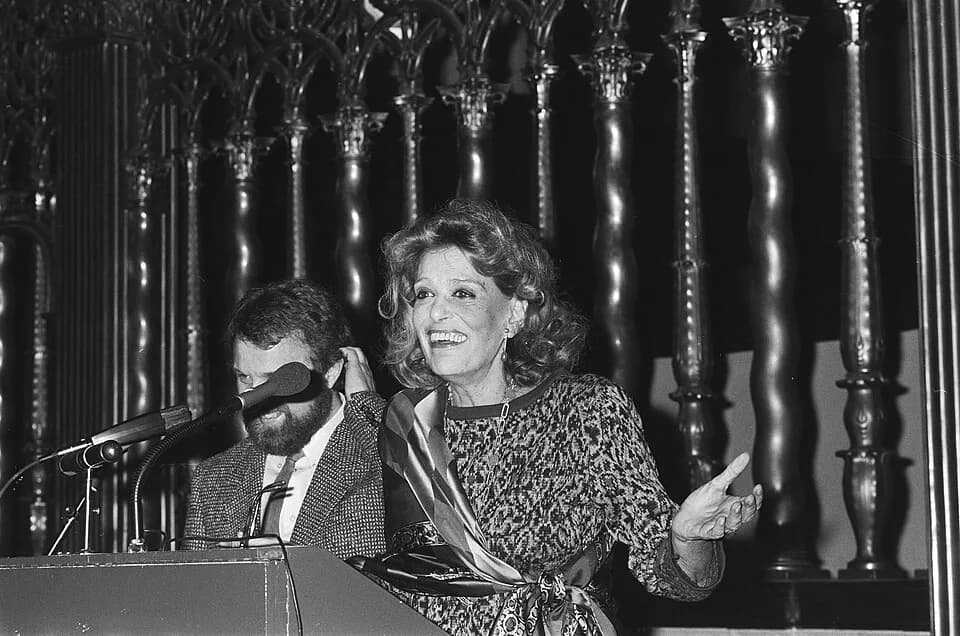 Melina Mercouri - Collectie / Archief : Fotocollectie Anefo
Reportage / Serie : Bezoek van de Griekse minister van Cultuur Melina Mercouri aan de tentoonstelling De Akropolis van Athene in Amsterdam
B