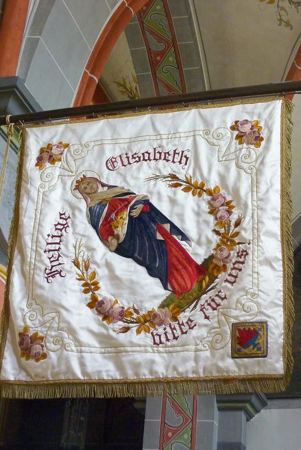 Elizabeth of Hungary - Fahne in der katholischen Pfarrkirche St. Pankratius in Kaisersesch, Darstellung: hl. Elisabeth
