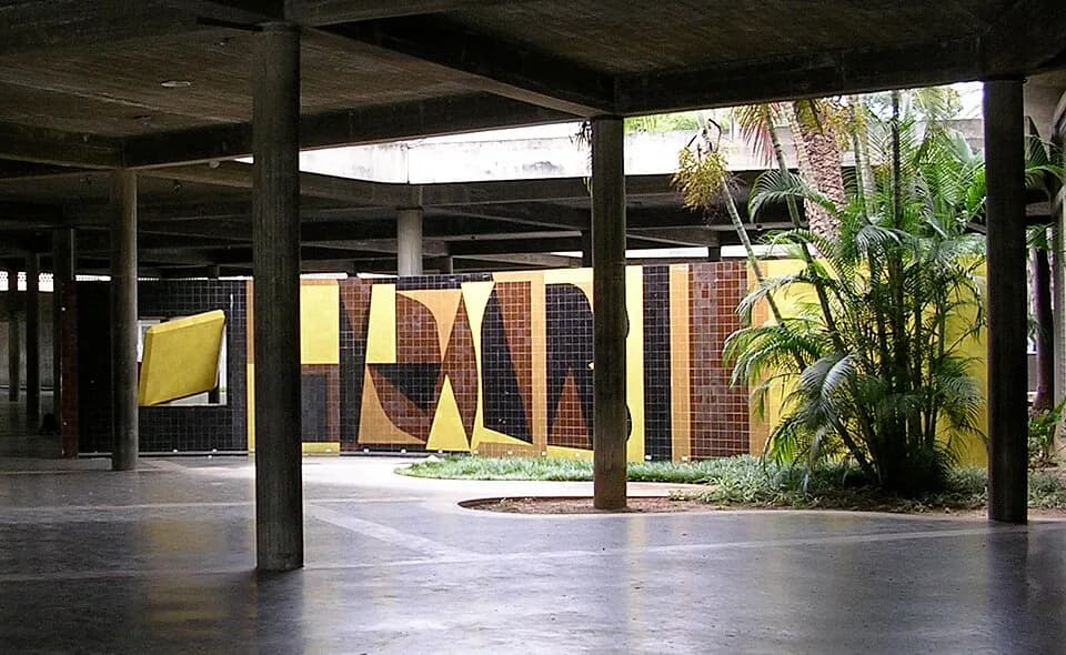 Victor Vasarely - Victor Vasarely "Tribute to Malevitch" (1954) located and the Covered Plaza, Central University of Venezuela
Photo by Caracas1830 (2005)