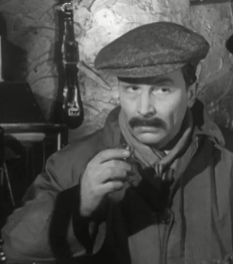 Clive Dunn - Clive Dunn in Surprise Attack (1951) film
