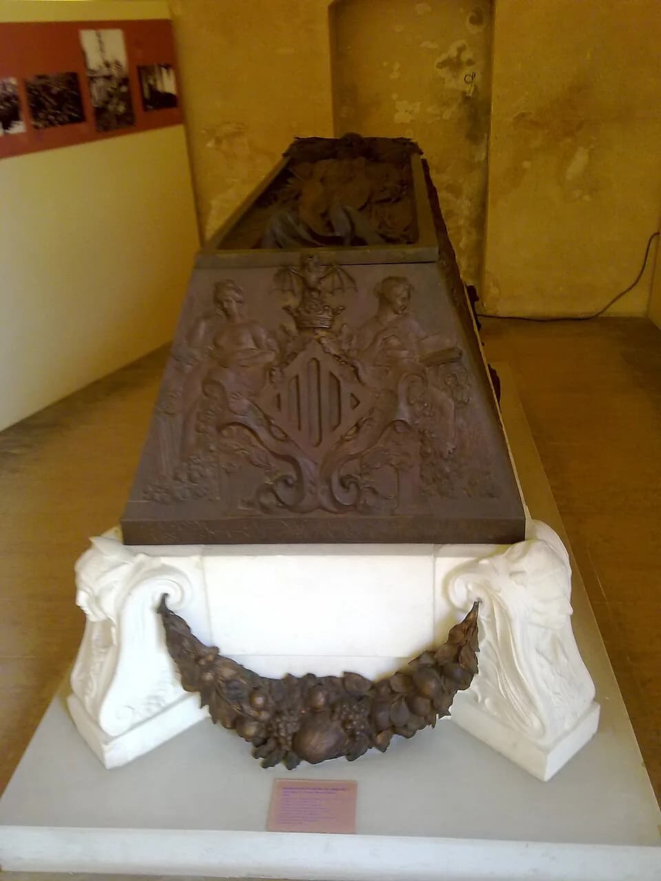 Vicente Blasco Ibáñez - Tumba de Blasco Ibáñez en el Centre del Carme.
