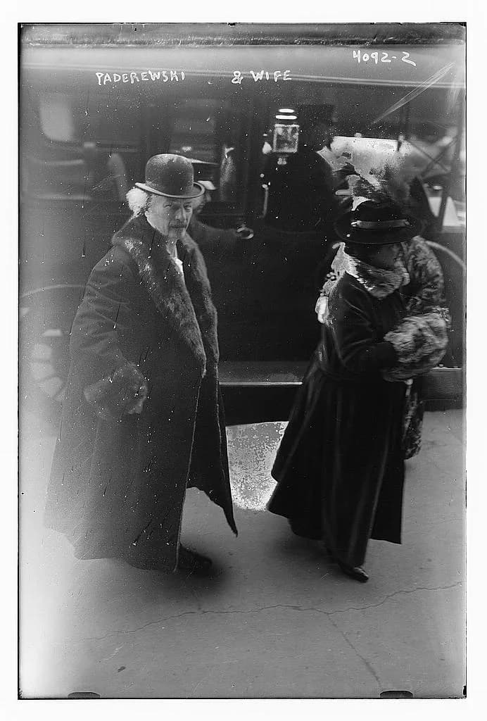 Ignacy Jan Paderewski - Bain News Service,, publisher.
Paderewski &amp; wife
[between ca. 1915 and ca. 1920]
1 negative : glass ; 5 x 7 in. or smaller.
Notes:
 Title from unverified data provided by t