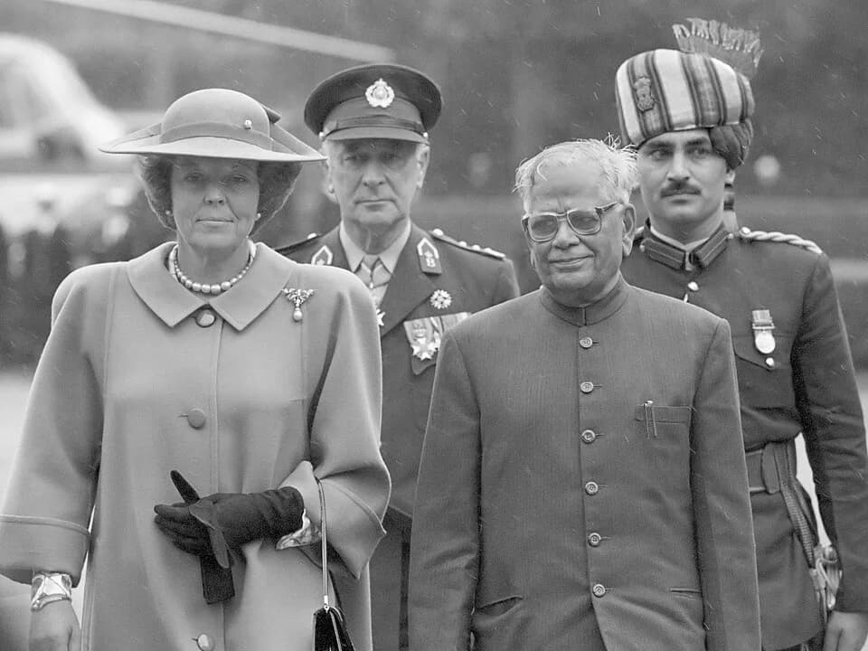 R. Venkataraman - Indiase president Vankataraman in Amsterdam begroet door Koningin Beatrix
12 september 1988