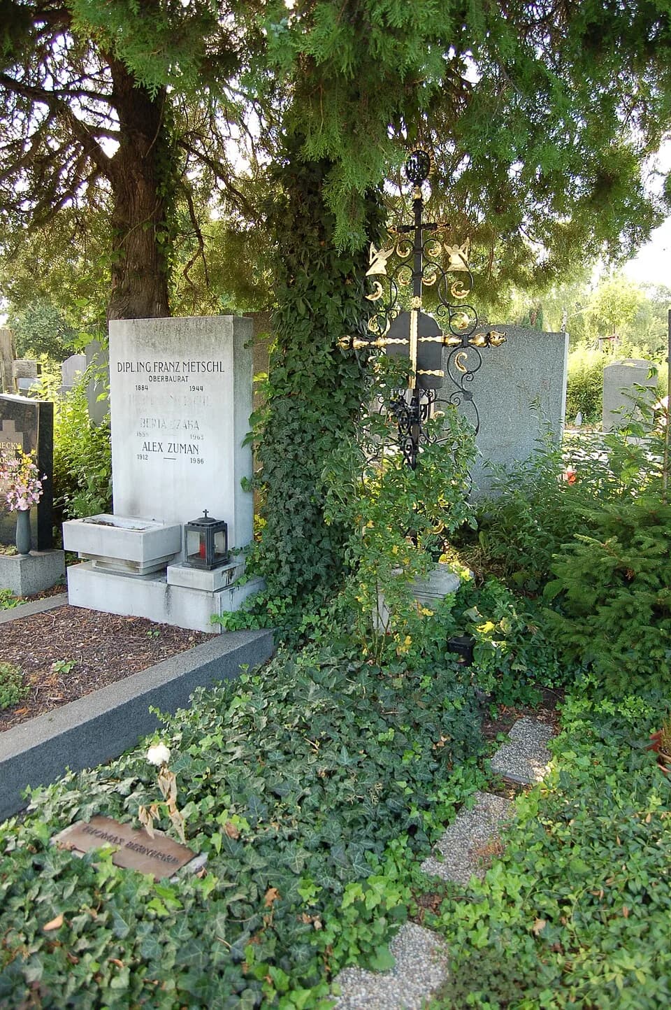 Thomas Bernhard - Grinzinger Friedhof, Grabmal von Thomas Bernhard