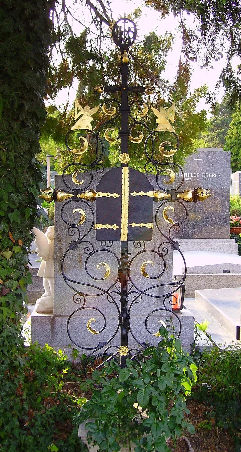 Thomas Bernhard - Grave of Thomas Bernhard, Vienna, cemetery in Grinzing