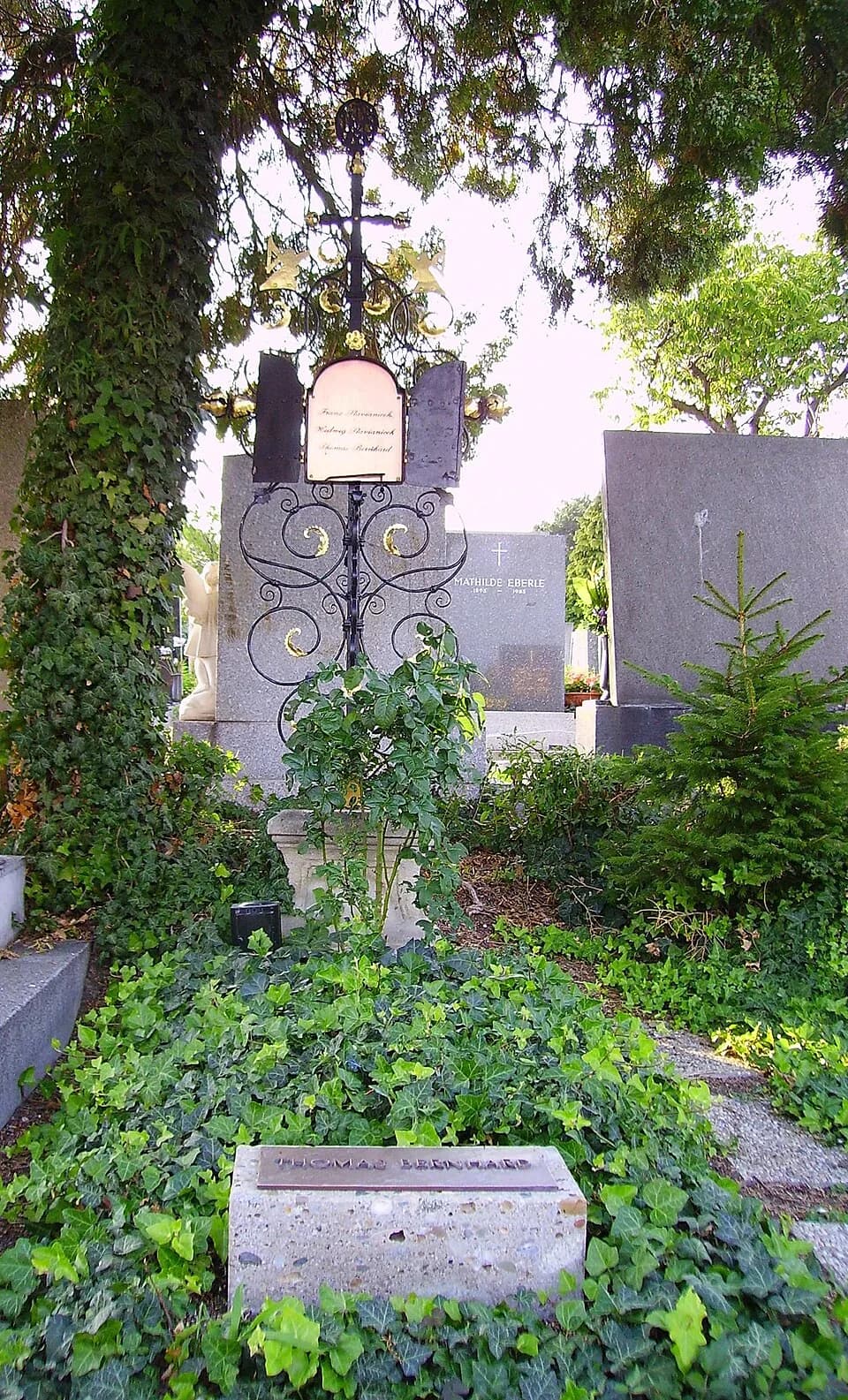 Thomas Bernhard - Grave of Thomas Bernhard, Vienna, Grinzing cemetery