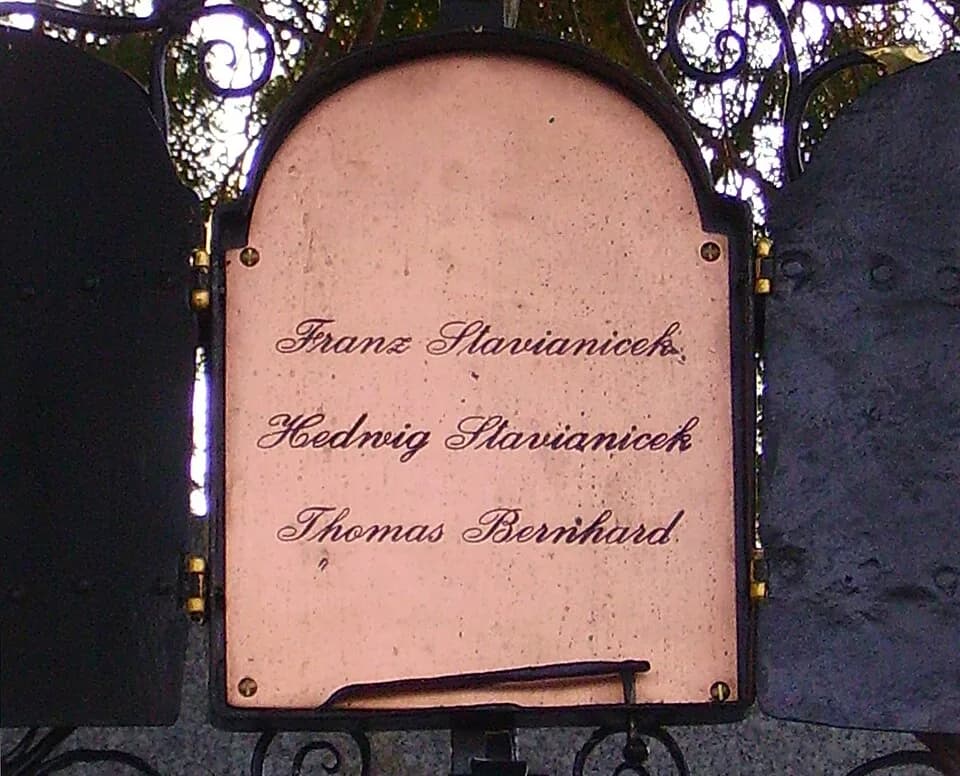 Thomas Bernhard - grave of Thomas Bernhard, Vienna, Grinzing cemetery, detail