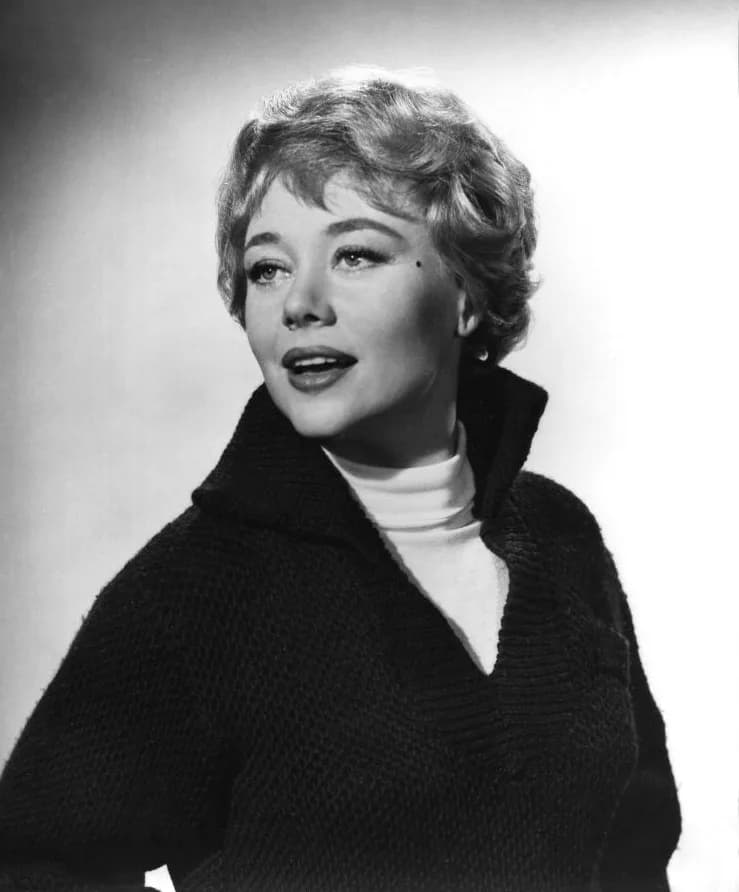 Glynis Johns - Publicity photo of Glynis Johns