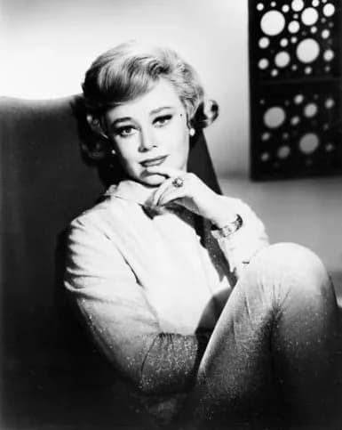 Glynis Johns - Publicity photo of Glynis Johns