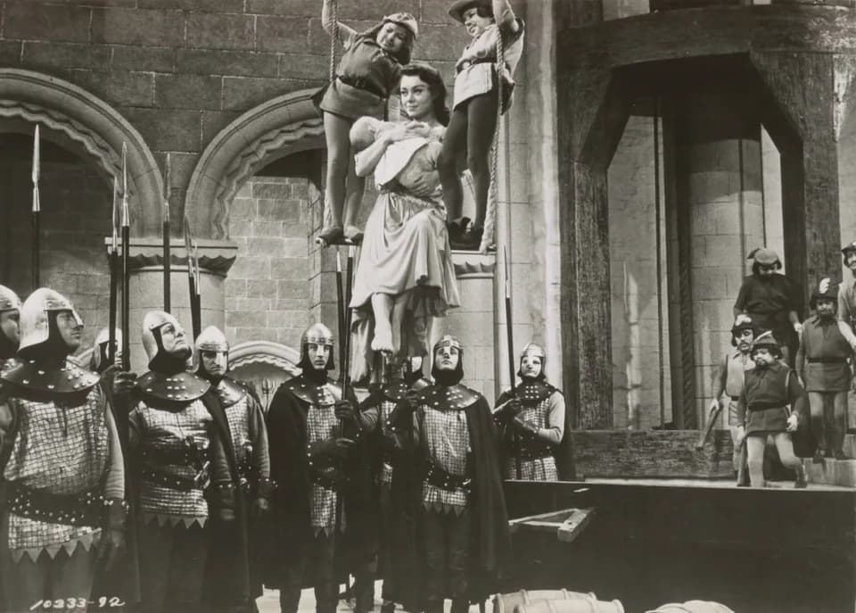 Glynis Johns - Actor Glynis Johns on stage in The Court Jester