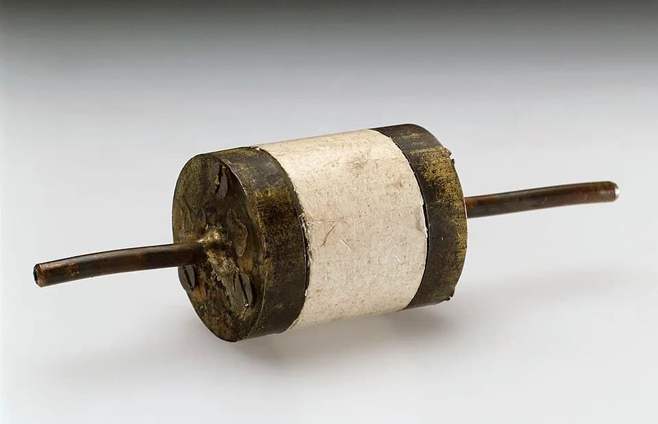 James Lovelock - James Lovelock (b 1919), a British chemist and pioneer in the field of environmental science, developed this highly sensitive detector for measuring air pollution in 1960. In the summ
