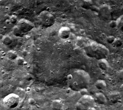 Georg von Békésy - Crater von Békésy on the Clementine image