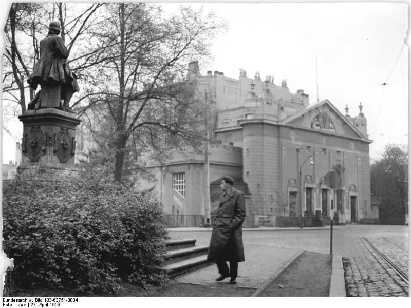 Jakob Böhme - For documentary purposes the German Federal Archive often retained the original image captions, which may be erroneous, biased, obsolete or politically extreme. Görlitz, Boehme-Denkmal, 
