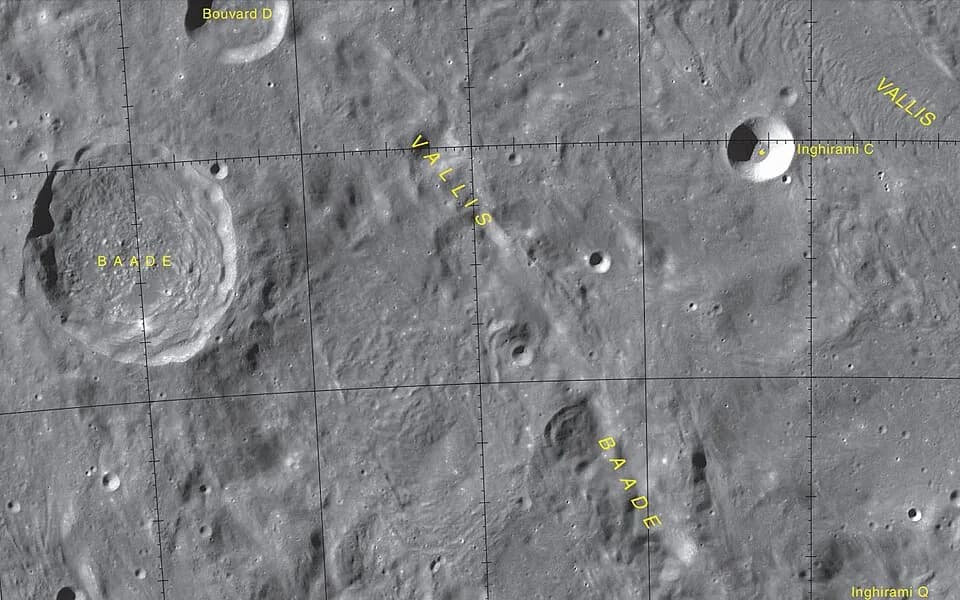 Walter Baade - Vallis Baade. (Imagen LRO)