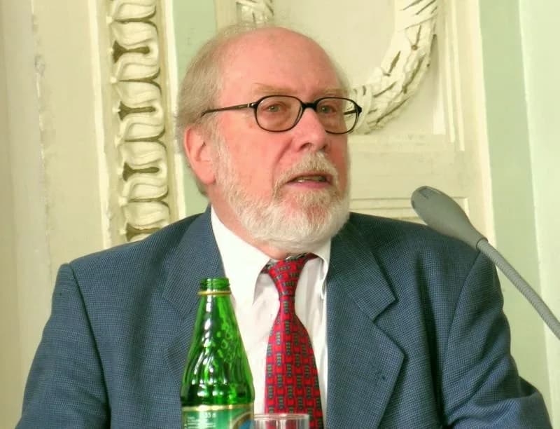 Niklaus Wirth - Niklaus Wirth giving a lecture (photo taken on his visit to Ural State University)