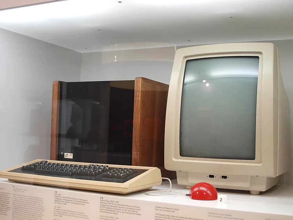 Niklaus Wirth - First Swiss GUI system - Lilith

developed by the group of Niklaus Wirth at ETH Zürich