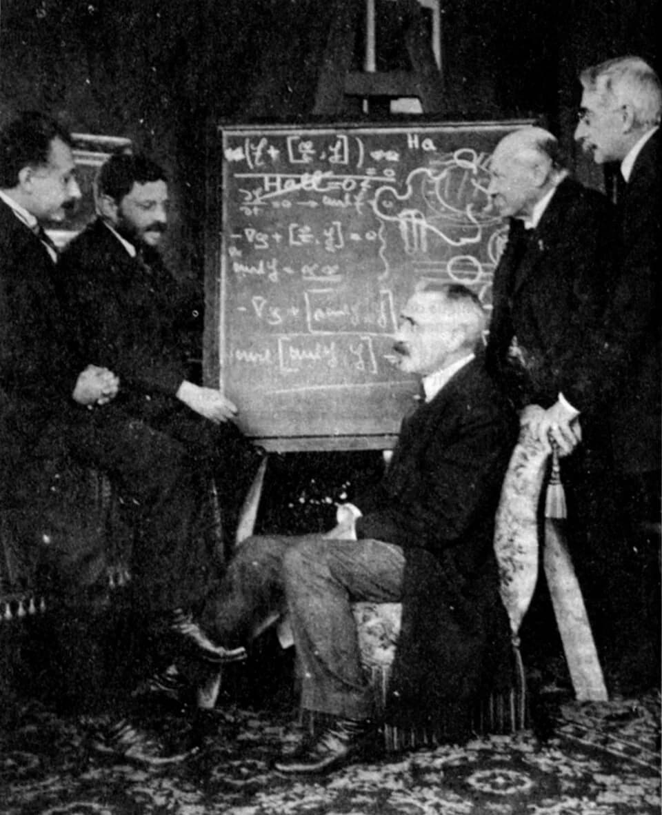 Paul Langevin - EinsteinEhrenfestKamerlingh-OnnesWeiss.jpg