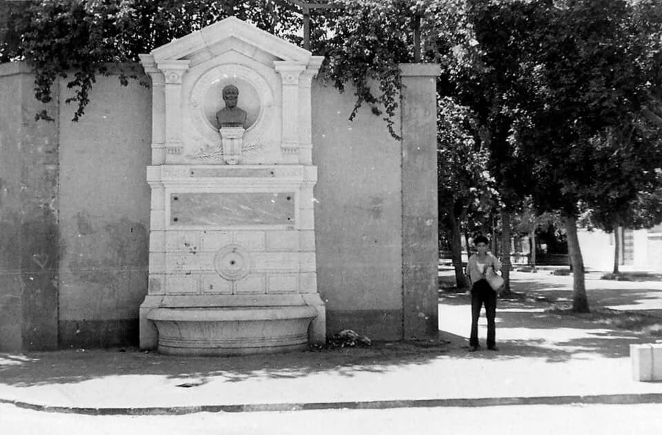 Ferdinand de Lesseps - Statue to Ferdinand de Lesseps, the builder of the Suez Canal, in Ismailia.
There is another photograph by Metro50 (Georges R. Soliman) in the following location:
www.flickr.com