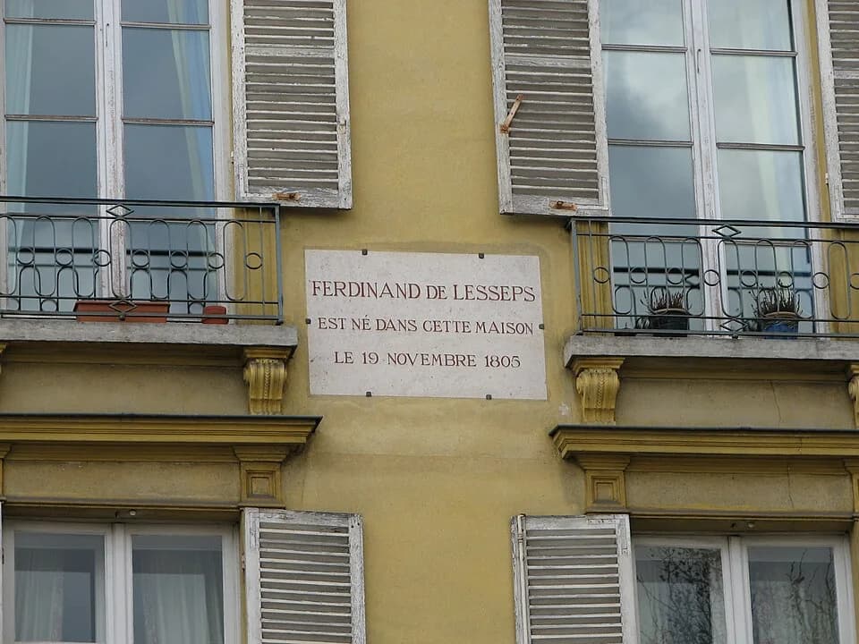 Ferdinand de Lesseps - Plaque on the building of the 19 rue des Réservoirs, in Versailles where Ferdinand de Lesseps was born.