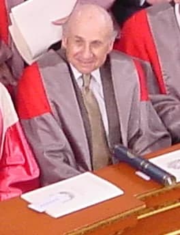 Walter Kohn - Walter Kohn after receiving his honorary doctorate at The University of Oxford (during the 2001 Encaenia).
