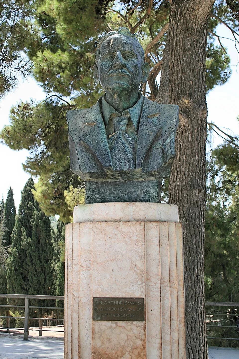 Arthur Evans - Bust of the archaeologist Sir Arthur John Evans at the Palace of Knossos on the Greek island of Crete.