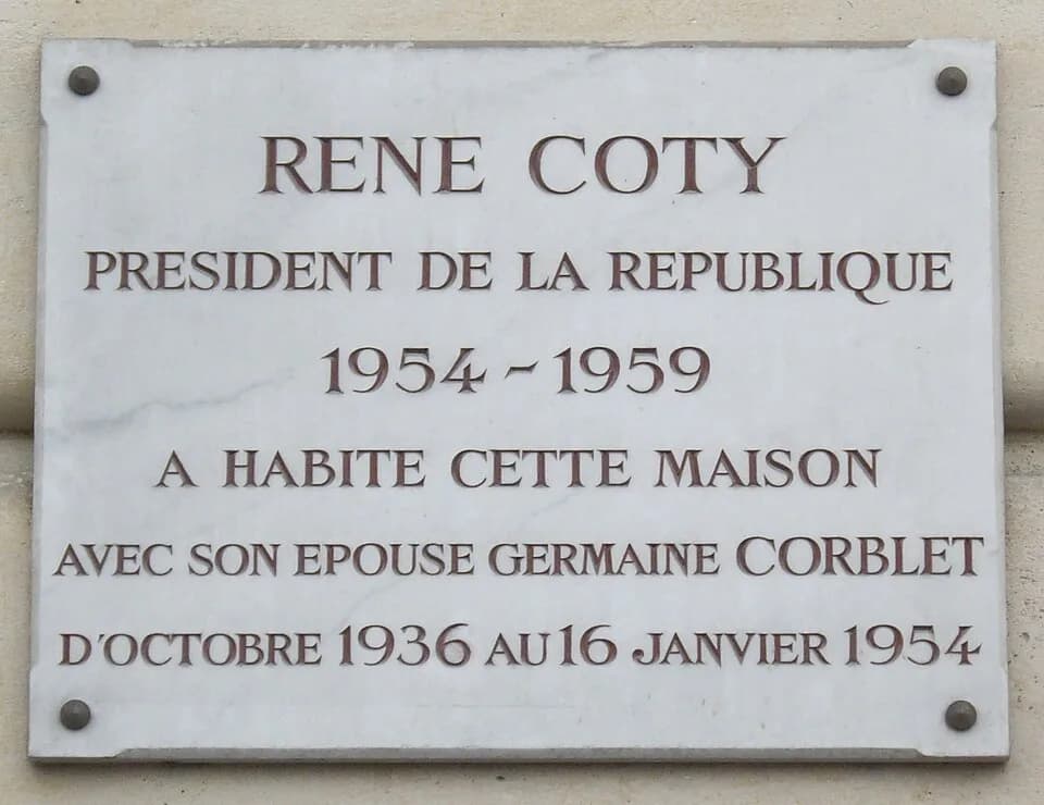 René Coty - Plaque apposée au n° 5 du quai aux Fleurs, Paris 4e, où René Coty, président de la République de 1954 à 1959, habita avec son épouse Germaine Corblet d'octobre 1936 au 16 janvier 1954.