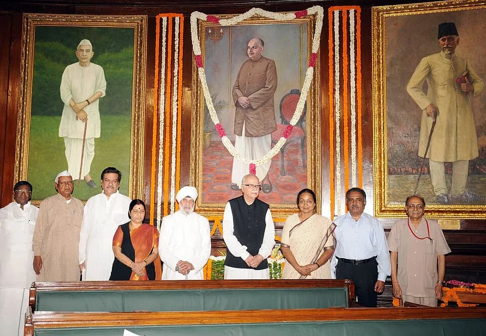 Charan Singh - The Speaker, Lok Sabha, Smt. Meira Kumar, the Leader of Opposition in Lok Sabha, Smt. Sushma Swaraj, the Minister of State for Planning and Parliamentary Affairs, Shri V. Narayanasamy, 