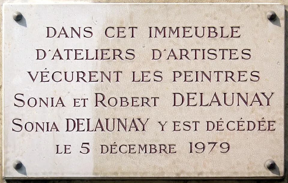 Robert Delaunay - Plaque apposée au n° 16 de la rue de Saint-Simon, Paris 7e, où vécurent les peintres Sonia et Robert Delaunay (1885-1979 et 1885-1941) et où Sonia Delaunay mourut le 5 décembre 1979.