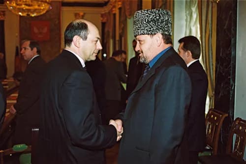 Akhmad Kadyrov - THE KREMLIN, MOSCOW. Secretary of the Security Council Vladimir Rushailo (left) and head of the Chechen Administration Akhmat Kadyrov before a Security Council meeting on restoring th