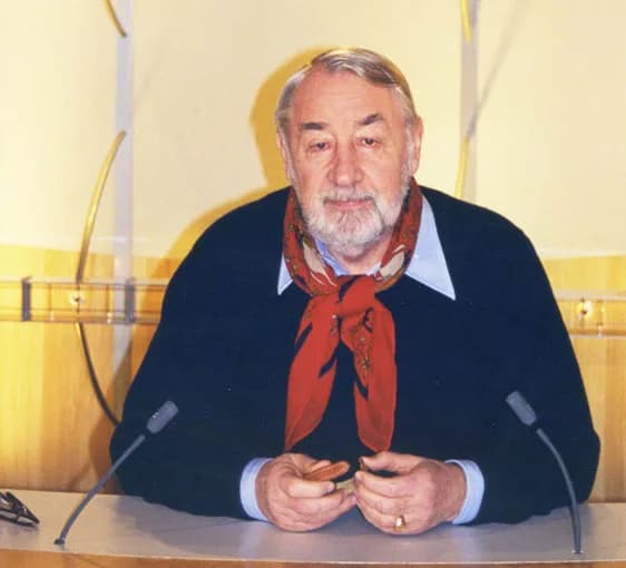 Philippe Noiret - L'acteur Philippe Noiret sur le plateau de la chaîne d'information i-télé, le 10 janvier 2000.