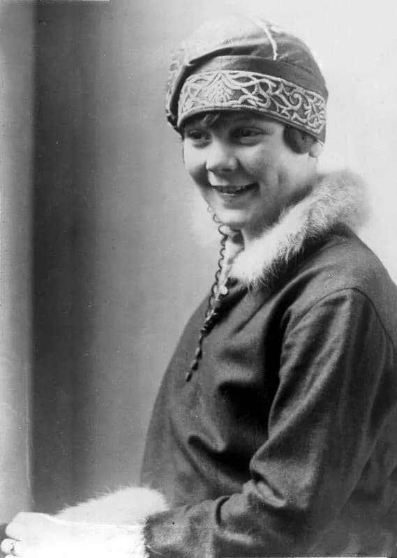 Sonja Henie - For documentary purposes the German Federal Archive often retained the original image captions, which may be erroneous, biased, obsolete or politically extreme. Die Eislaufweltmeisterin 
