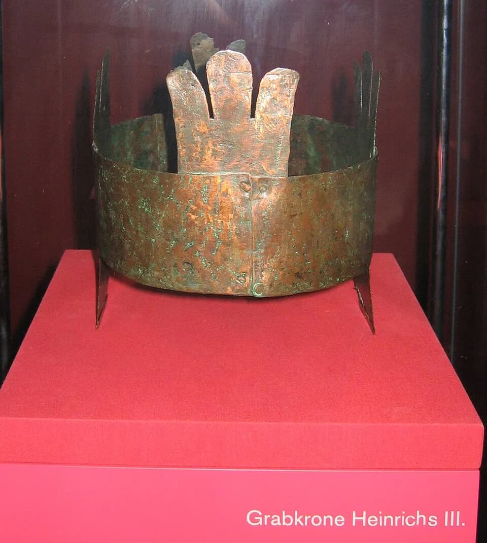 Henry III - Die Grabkrone von Heinrich III. Aus der Domschatzkammer des Dom zu Speyer, wo auch Heinrichs Grabstätte liegt.