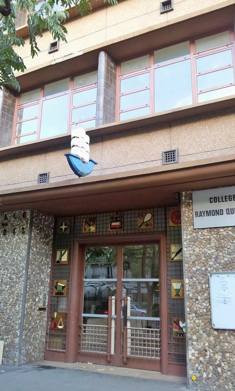 Raymond Queneau - Paris 5e arrondissement - 66 boulevard Saint-Marcel - collège Raymond-Queneau - façade