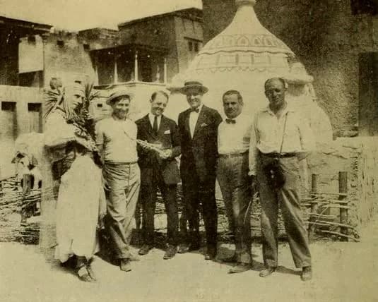 Ernst Lubitsch - On the set of The Loves of Pharaoh (German: Das Weib des Pharao, aka The Wife of the Pharaoh) (1922), from the left: Emil Jannings as Pharao Amenes; director Ernst Lubitsch; Albert Ka
