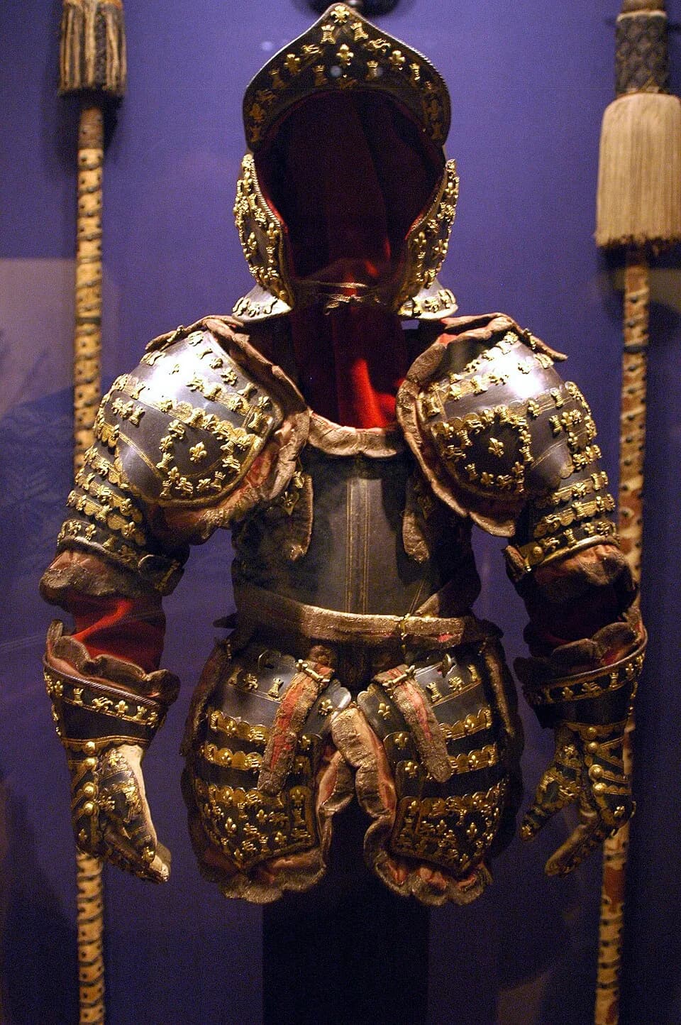 Louis I of Spain - Drouar
Armor of Infante Luis, Prince of Asturias, 1712
French (Paris)
Blued and gilt steel, gilt brass, silk, cotton, metallic yarn, paper; H. overall 28 in.  (71.12 cm)
The Metropo