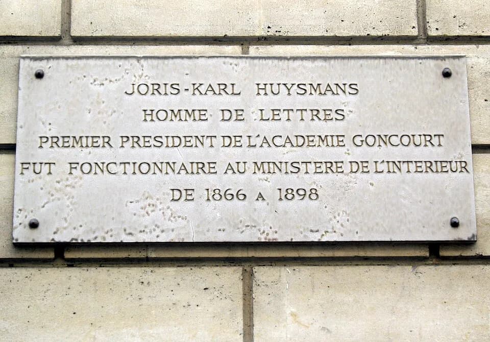Joris-Karl Huysmans - Plaque apposée sur l'un des immeubles du ministère de l'Intérieur, au n° 7 de la rue Cambacérès, Paris 8e, où travailla l'écrivain Joris-Karl Huysmans (1848-1907) entre 1866 et 1