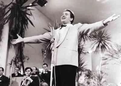 Domenico Modugno - Modugno sings "Volare" at Festival della Canzone Italiana